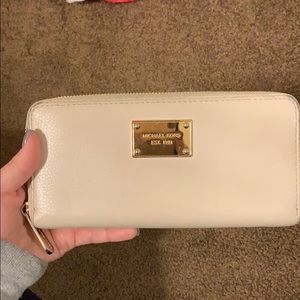 Cream Michael Kors Wallet